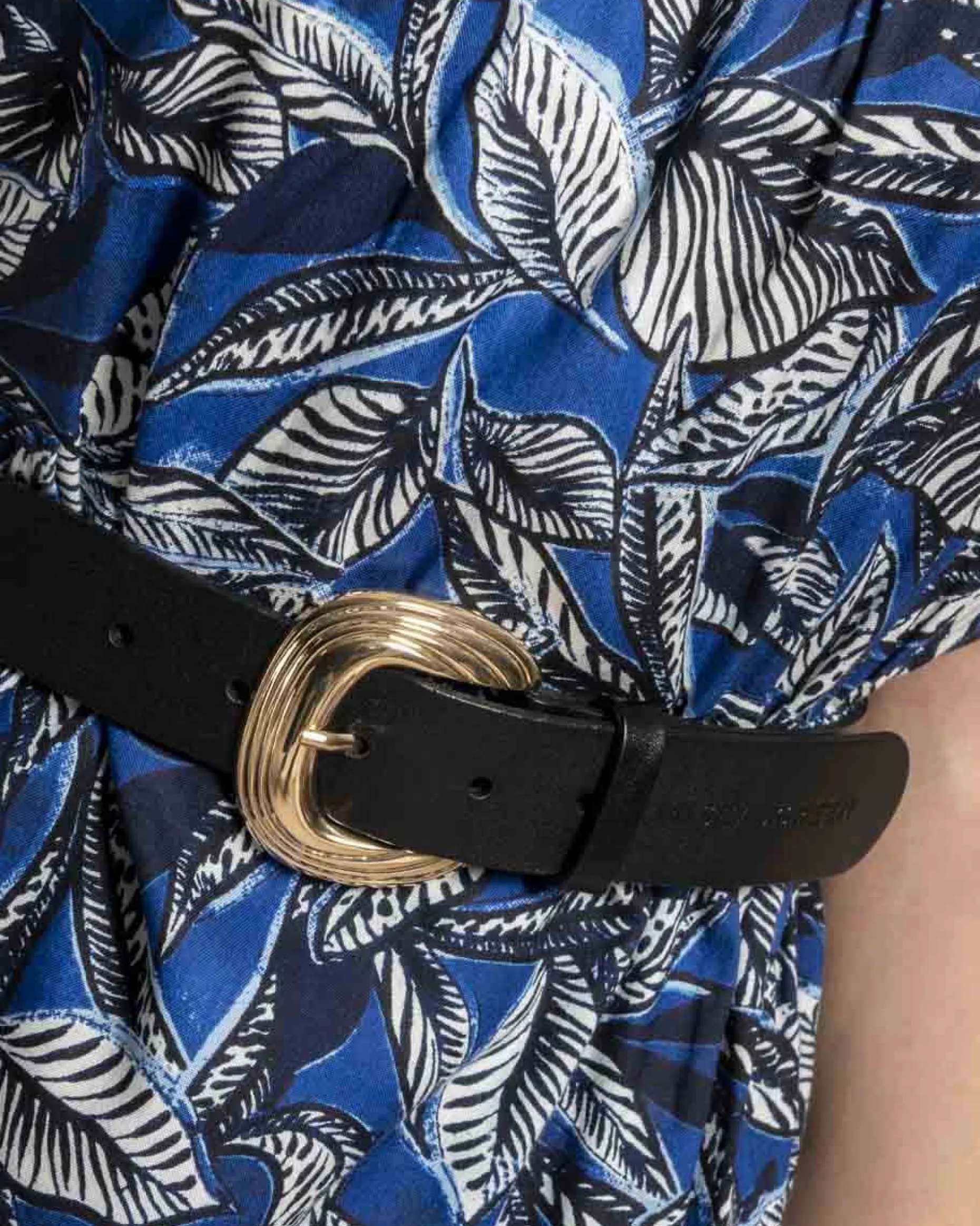 Femme Mise Au Green Ceinture signature avec boucle travaillée