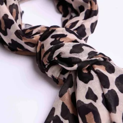 Femme Mise Au Green Chèche léopard Céleste