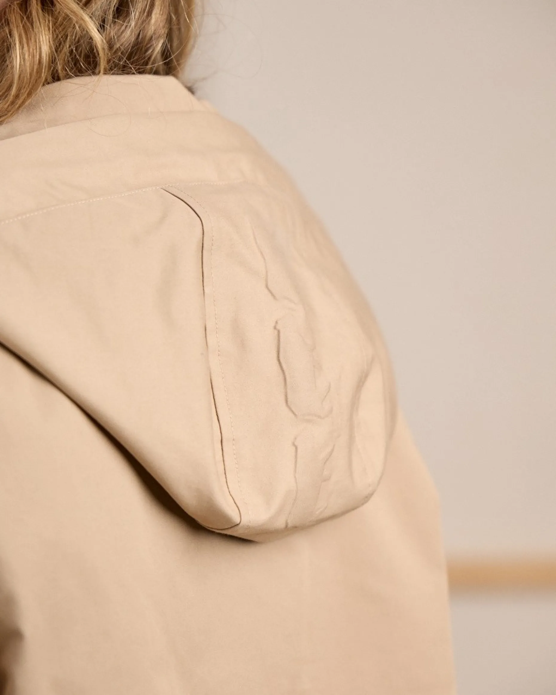 Femme Mise Au Green Trench coat