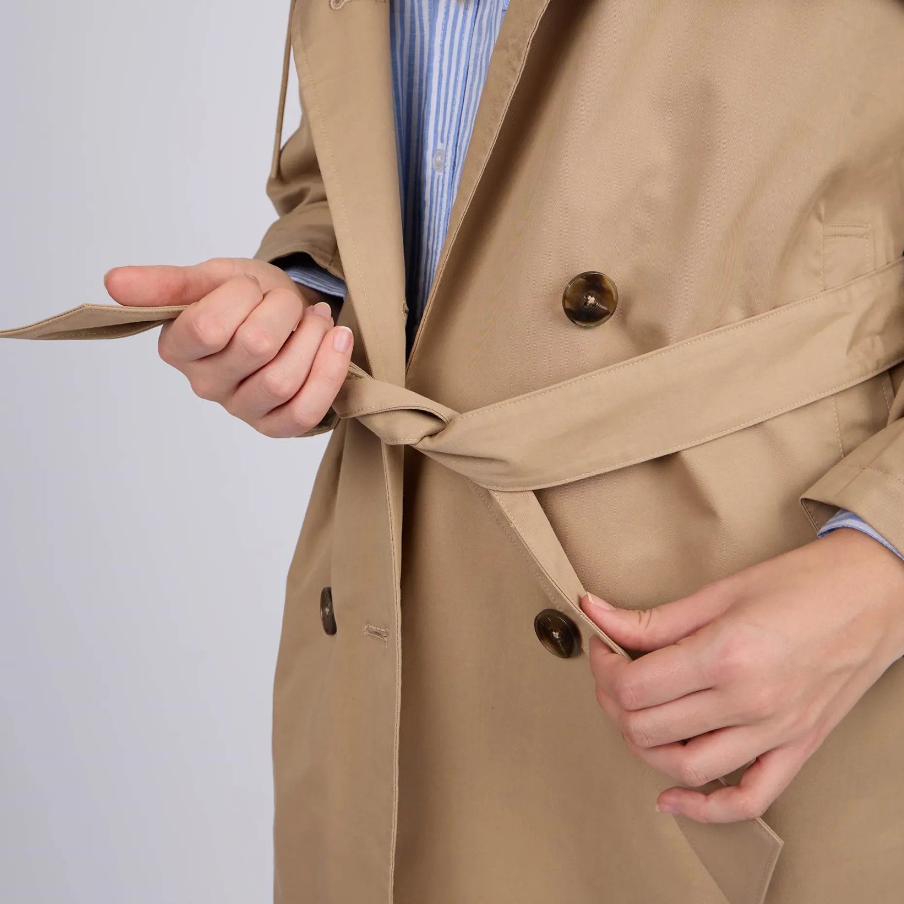 Femme Mise Au Green Trench coat